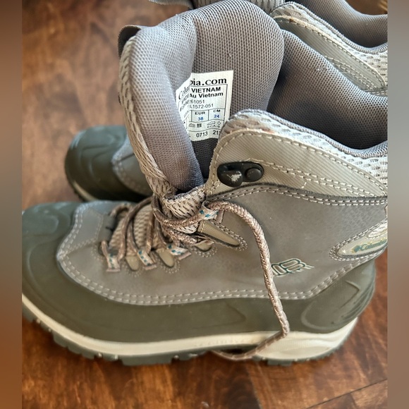 Columbia Women’s Winter Boots - Picture 4 of 4